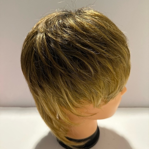 Stylish Blonde Women's Wig Short Cut - Picture 3 of 6